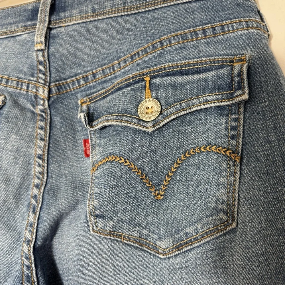 Levi's San Francisco 515 Capri Skimmers Sz 6 Embroidery Medium Wash Button Hems